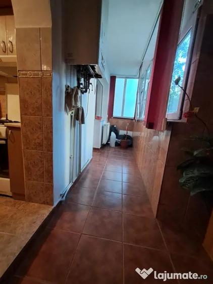 Apartament cu 3 camere decomandat în Metalurgie