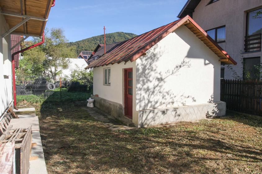 Casă cu 7 camere cu Teren 386 Mp în Platoul Izvor