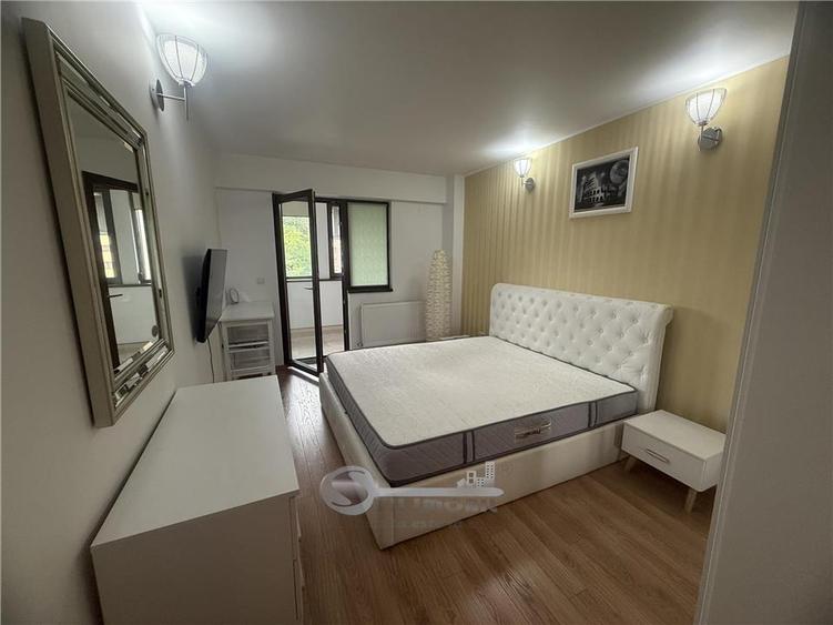 Apartament cu 3 camere decomandat în Tătărași