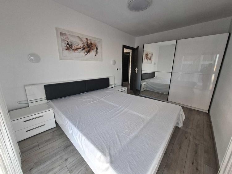 Apartament cu 3 camere semidecomandat în Central