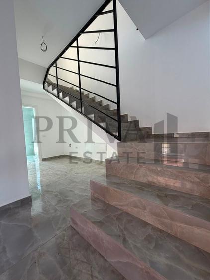 Duplex cu 4 camere cu Canalizare în Giarmata