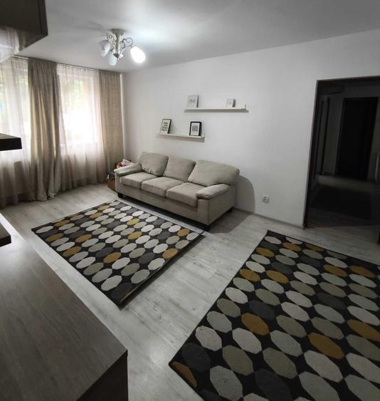 Apartament cu 3 camere semidecomandat în Ultracentral