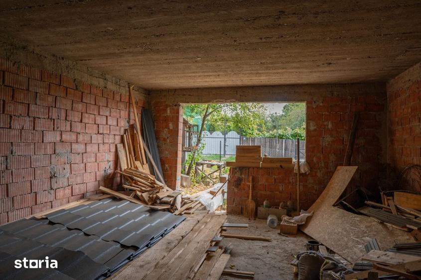 Casă cu 8 camere cu Teren 595 Mp în Scorțeni