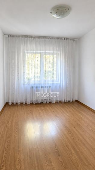 Apartament cu 4 camere decomandat în Plopilor