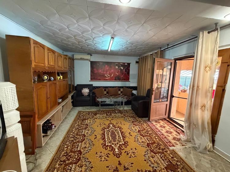 Casă individuală cu 16 camere cu Garaj în Spătaru