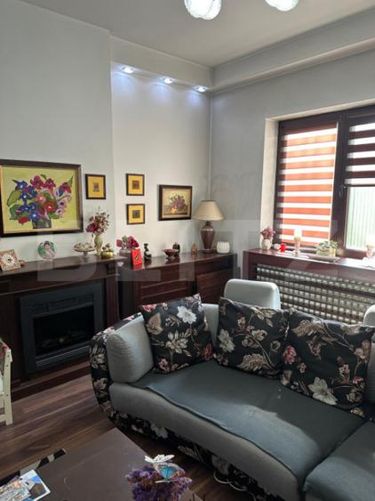 Casă cu 7 camere cu Teren 509 Mp în Central