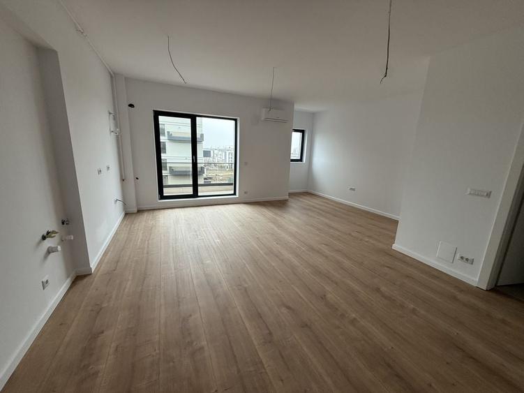 Apartament cu 3 camere decomandat în Exterior Vest