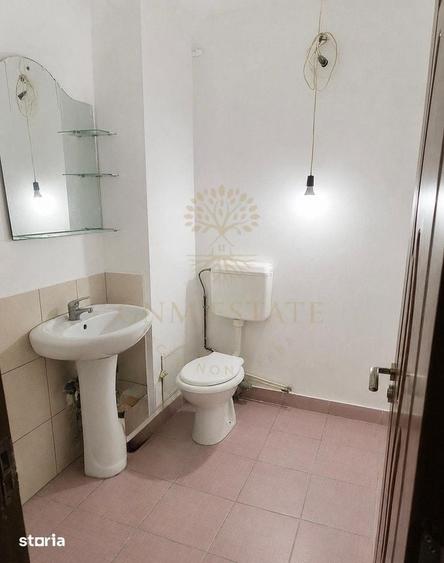 Apartament cu 3 camere semidecomandat în Titan