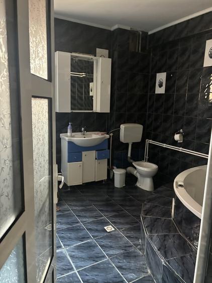 Casă cu 6 camere cu Teren 1000 Mp în Central