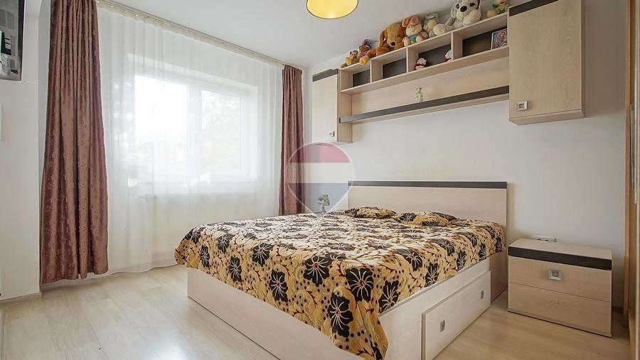 Apartament cu 2 camere decomandat în Tractorul