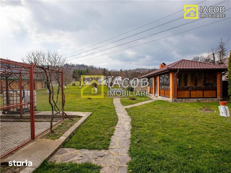 Casă cu 4 camere decomandat cu Teren 3762 Mp în Coman