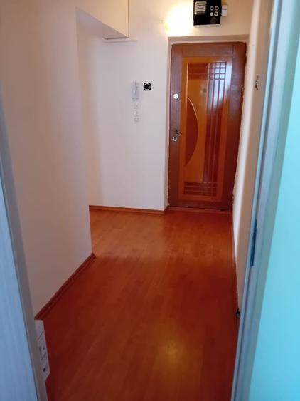 Apartament cu 3 camere decomandat în Micro 20