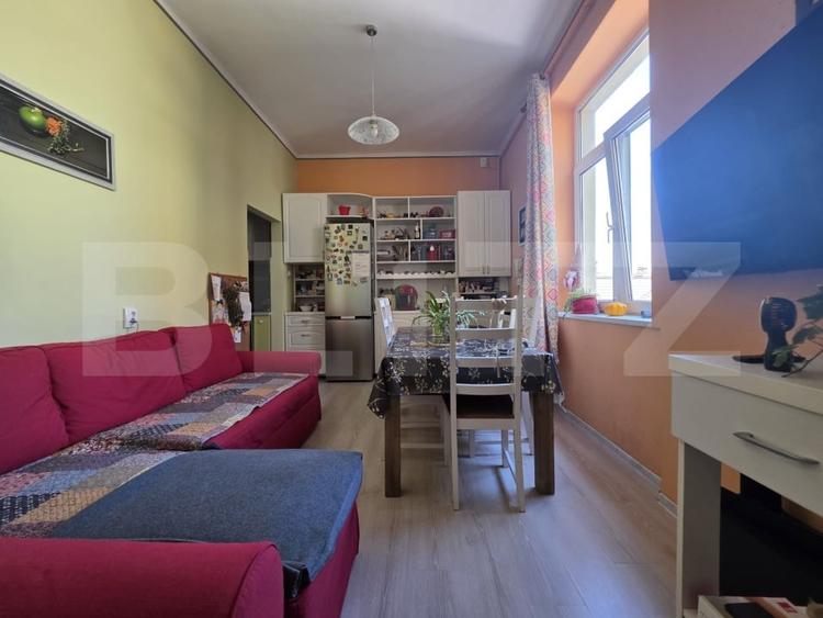 Apartament cu 3 camere semidecomandat, mobilat în Semicentral