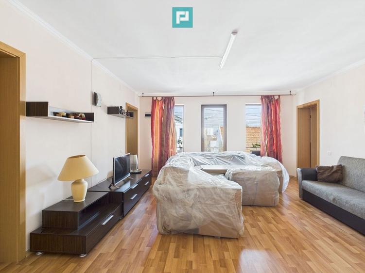 Casă cu 5 camere cu Teren 431 Mp în Aradului