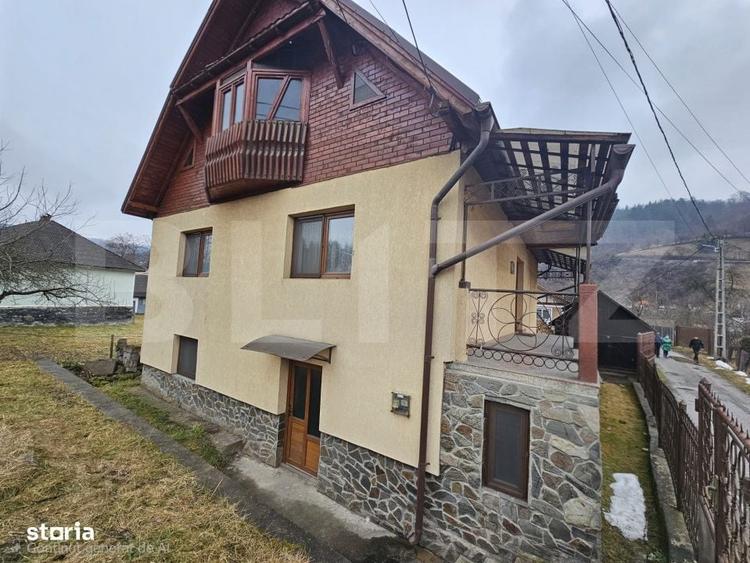 Casă cu 4 camere decomandat în Gura Roșiei