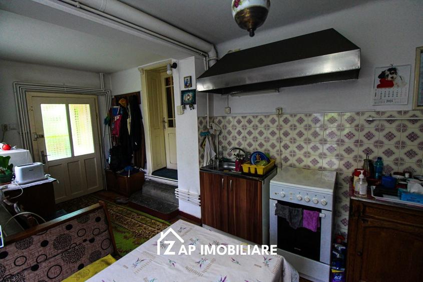 Casă individuală cu 4 camere cu Canalizare în Central