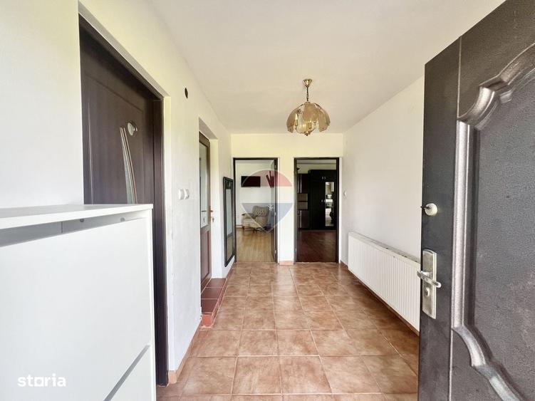 Casă cu 3 camere în Mareș