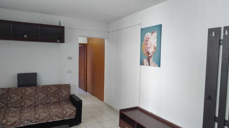Casă cu 2 camere decomandat în Exterior Vest