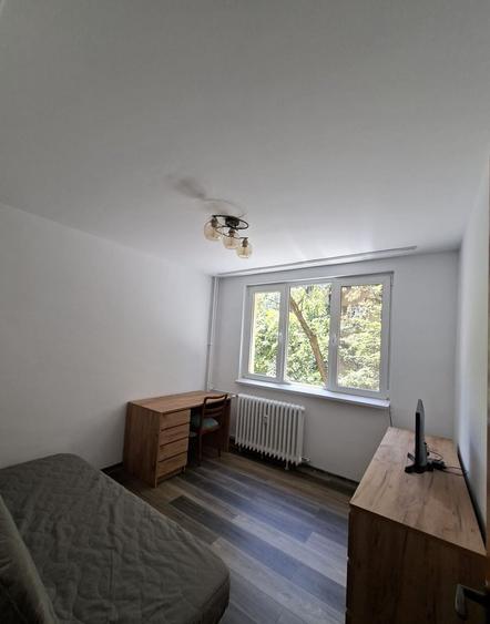 Apartament cu 3 camere semidecomandat în Drumul Taberei