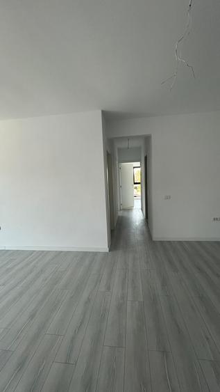 Apartament cu 3 camere semidecomandat în Găgeni