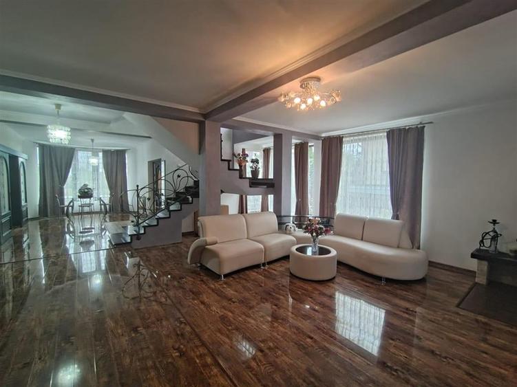 Casă individuală cu 5 camere cu Teren 1600 Mp în Moara