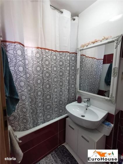 Apartament cu 3 camere în Cetate
