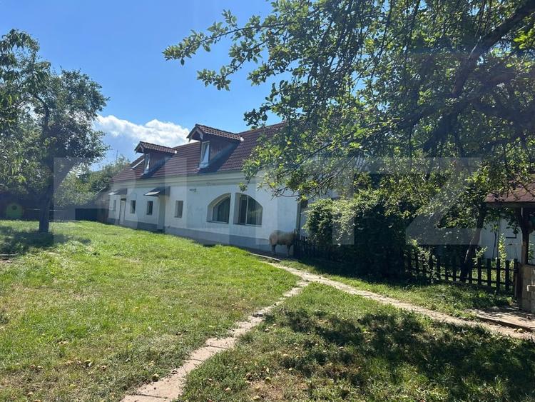 Casă individuală cu 10 camere cu Canalizare în Hărman