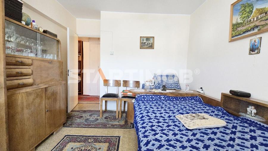 Apartament cu 3 camere decomandat în Calea București