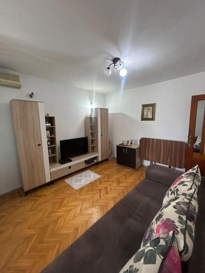 Apartament cu 3 camere decomandat în Sud