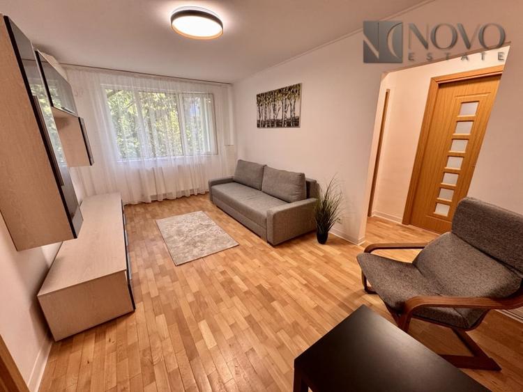 Apartament cu 4 camere semidecomandat, mobilat în Baba Novac