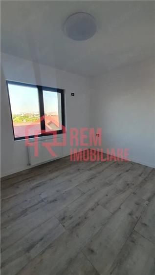 Apartament cu 3 camere semidecomandat în Fundeni
