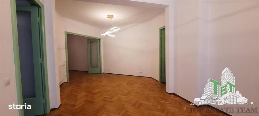 Apartament cu 4 camere decomandat în Victoriei