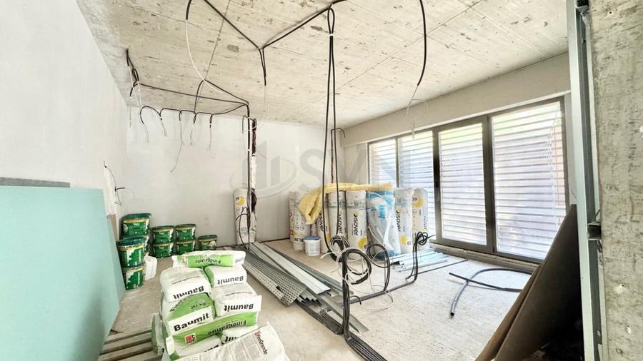 Apartament cu 3 camere decomandat în P-ța Victoriei