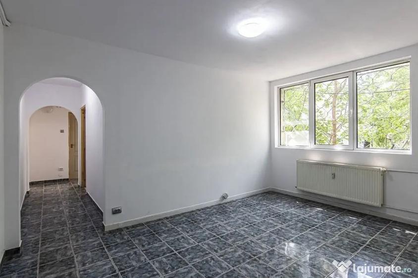 Apartament cu 4 camere semidecomandat în Drumul Taberei