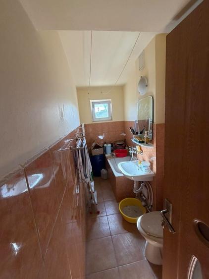 Apartament cu 3 camere semidecomandat, mobilat în Tomis III