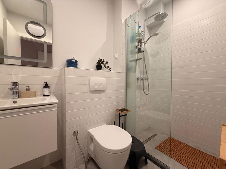 Apartament cu 3 camere decomandat, mobilat în Străulești