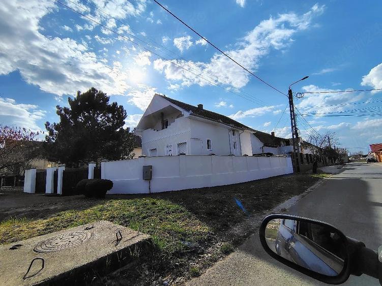 Casă cu Teren 300 Mp în Central