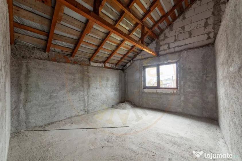 Casă cu 7 camere cu Teren 800 Mp în Mărăcineni