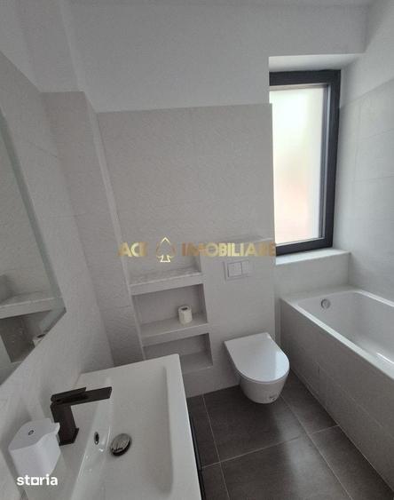 Casă cu 8 camere cu Teren 100 Mp în Tineretului