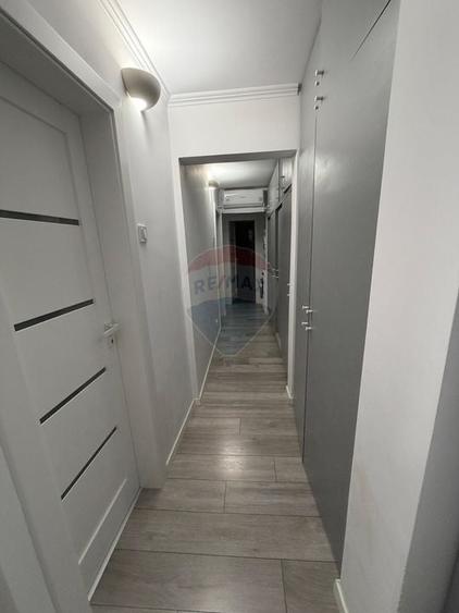 Apartament cu 3 camere decomandat, mobilat în Rovine