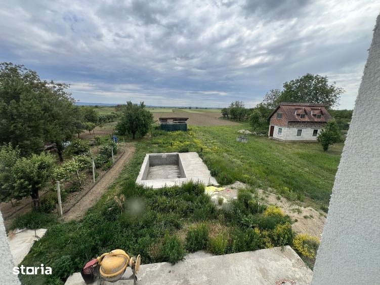 Casă cu 5 camere cu Teren 1000 Mp în Păulești