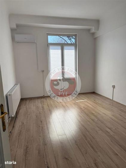 Apartament cu 3 camere decomandat în Romană