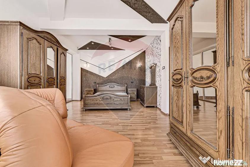Apartament cu 3 camere decomandat în Boul Roșu