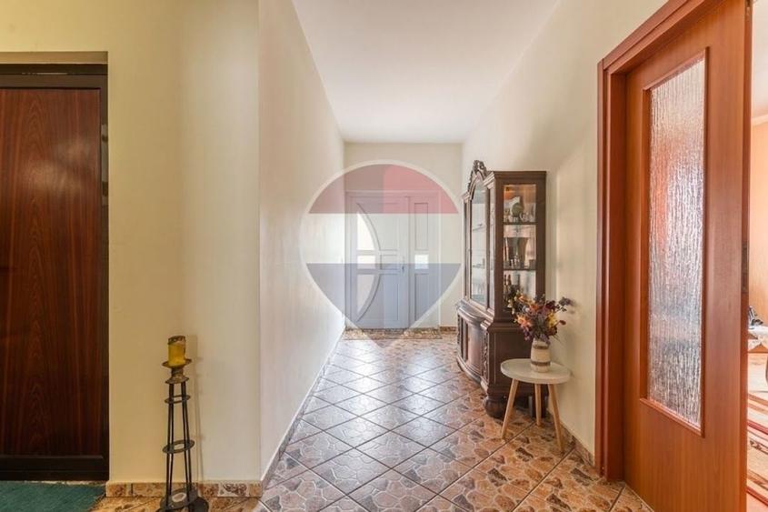 Casă individuală cu 5 camere cu Teren 700 Mp în Galata