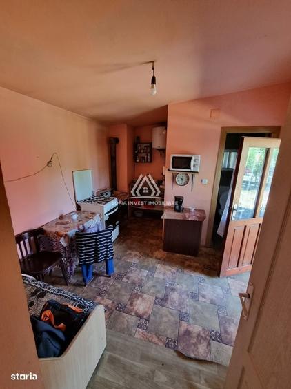 Casă cu 3 camere în Sâmboleni