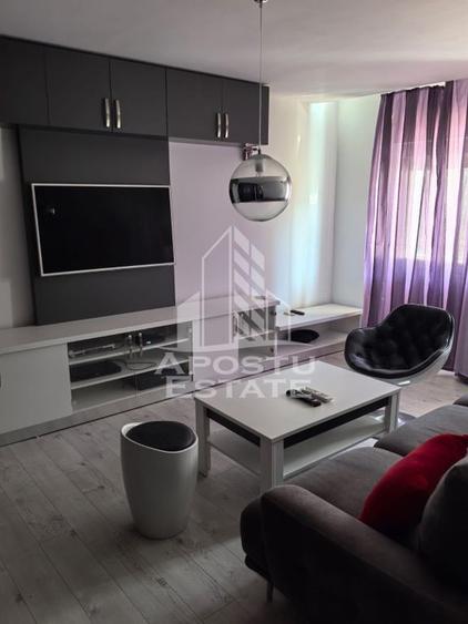 Apartament cu 3 camere decomandat, mobilat în Soarelui