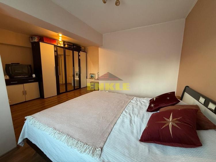 Apartament cu 3 camere decomandat, mobilat în Central