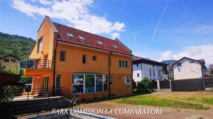 Casă individuală cu 12 camere cu Piscina în Central