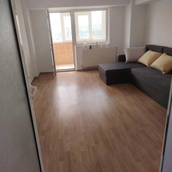 Apartament cu 2 camere decomandat în Piața
