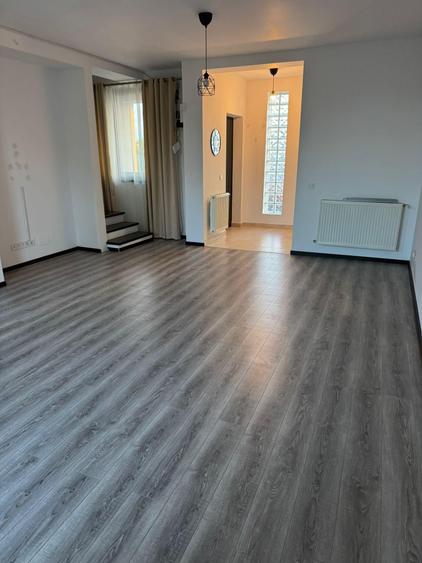 Casă cu 4 camere cu Canalizare în Ultracentral